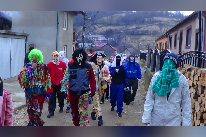 Tradițiile românilor din Padina Matei se păstrează și pe timp de pandemie: Fășancul de lăsata secului VIDEO