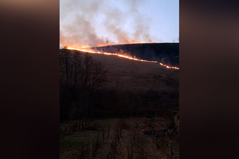 Au început incendiile de vegetaţie provocate de săteni VIDEO