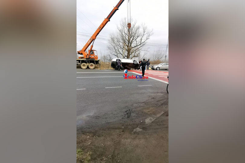 Un tânăr a plonjat în râpă cu o mașină de câteva zeci de mii de euro VIDEO