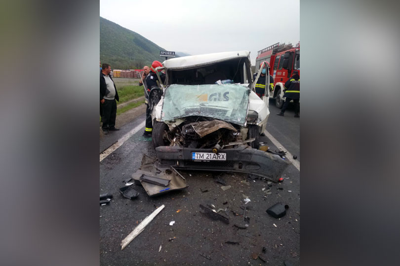 Doua accidente cu mașini lovite de tren in decurs de o ora in Caras Severin