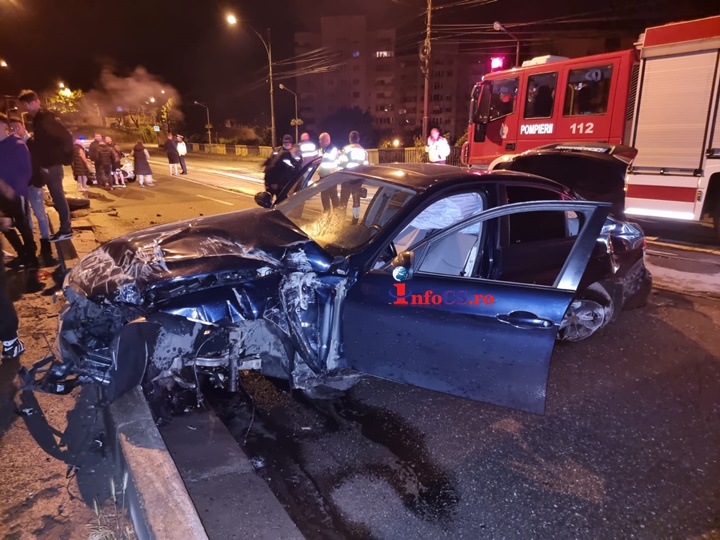 Accident cu BMW făcut praf de un tânăr de 18 ani pe Pasajul Nera din Reșița VIDEO