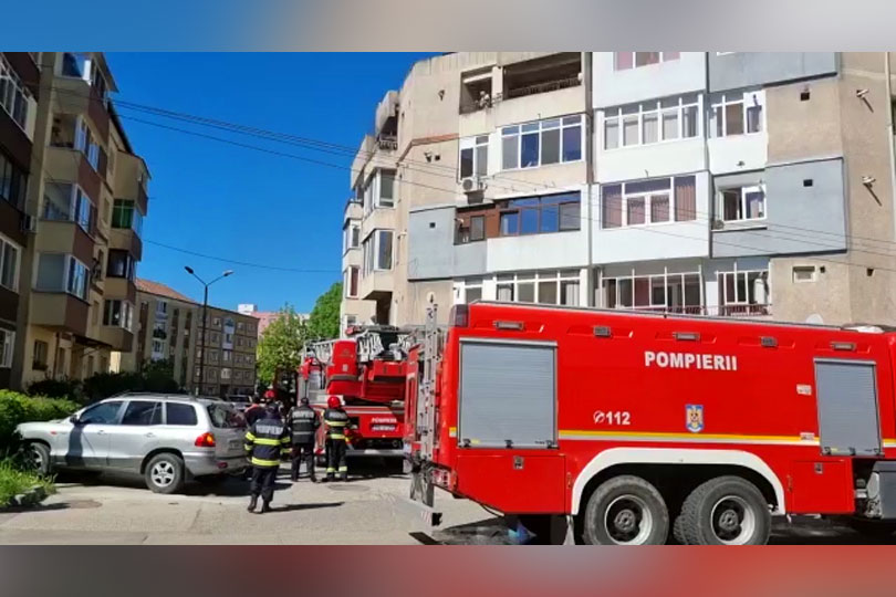Incendiu la etajul patru al unul bloc de locuințe din Reșița VIDEO