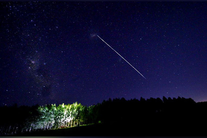 Ochii pe cer la noapte – Sateliții Starlink se văd în 4 iunie din România VIDEO