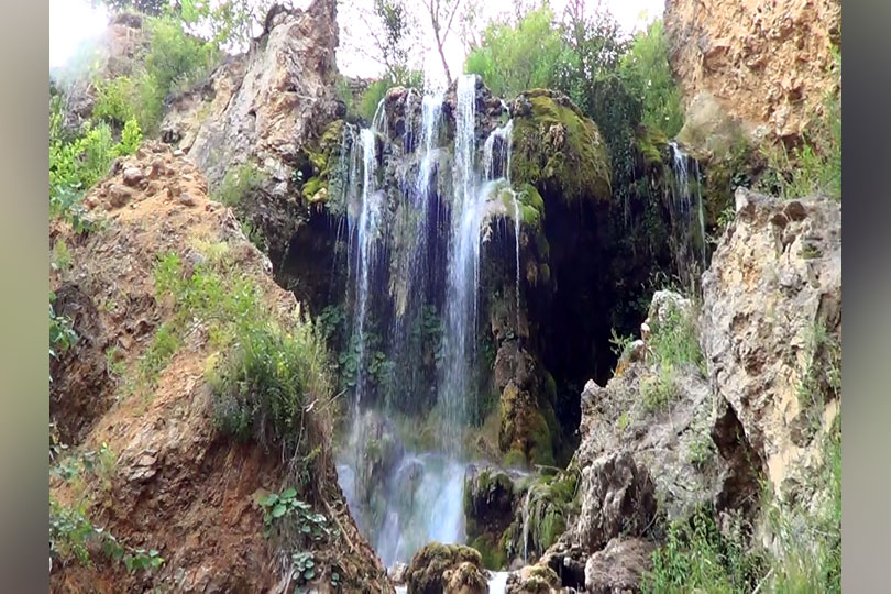 Cascada Moceriș – perla ascunsă de la poalele Munților Aninei din Banatul de Munte VIDEO