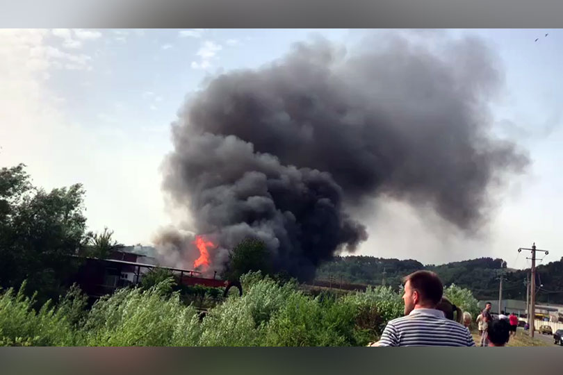 Incendiu violent in Govadari pe Calea Timișoarei la un depozit de alimente si bauturi VIDEO