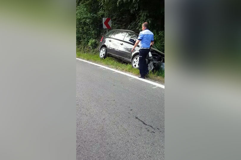 Grav accident de circulație la intrarea in Reșița – O fetiță a ajuns la spital VIDEO