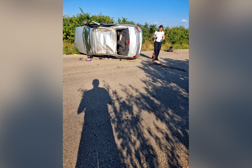 UPDATE ora 20 Accident cu autoturism cu 3 persoane răsturnat pe carosabil la Ciuchici VIDEO