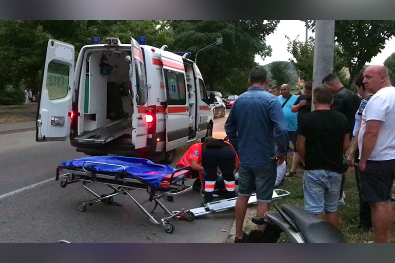 Bărbat lovit de motocicletă pe trecerea de pietoni la Reșița VIDEO