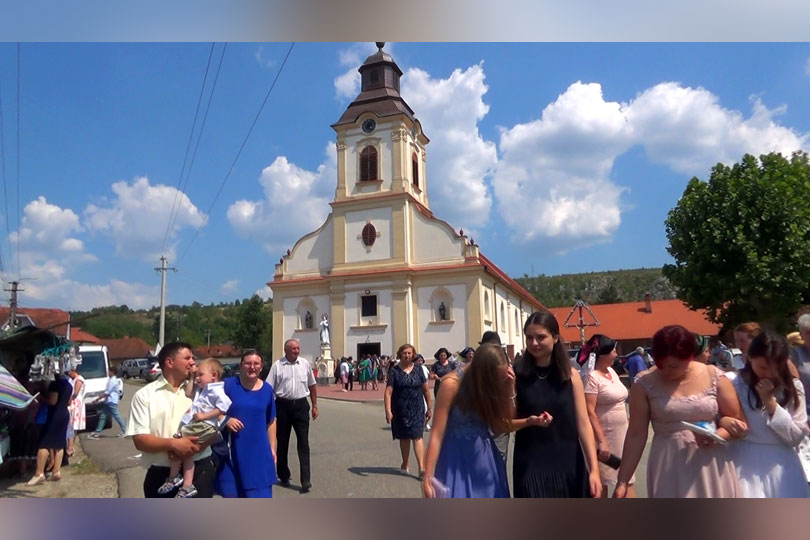 Fiii Satului Au Revenit Acasă Pentru A Petrece Împreună La Ruga De La Carașova VIDEO