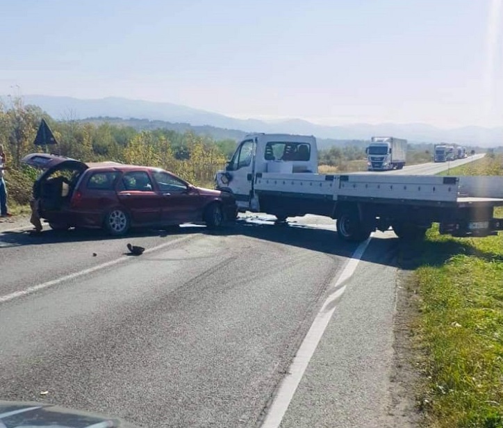 Circulația blocata pe DN6 din cauza unui accident aproape de Slatina Timis VIDEO