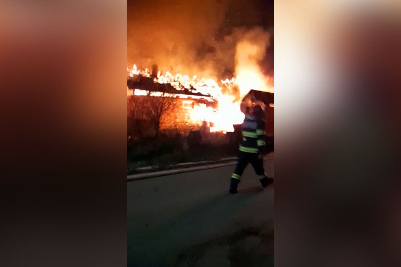 Foc de casă la Moceriș – Un bărbat a provocat incendiul vrând să aprindă o țigare VIDEO