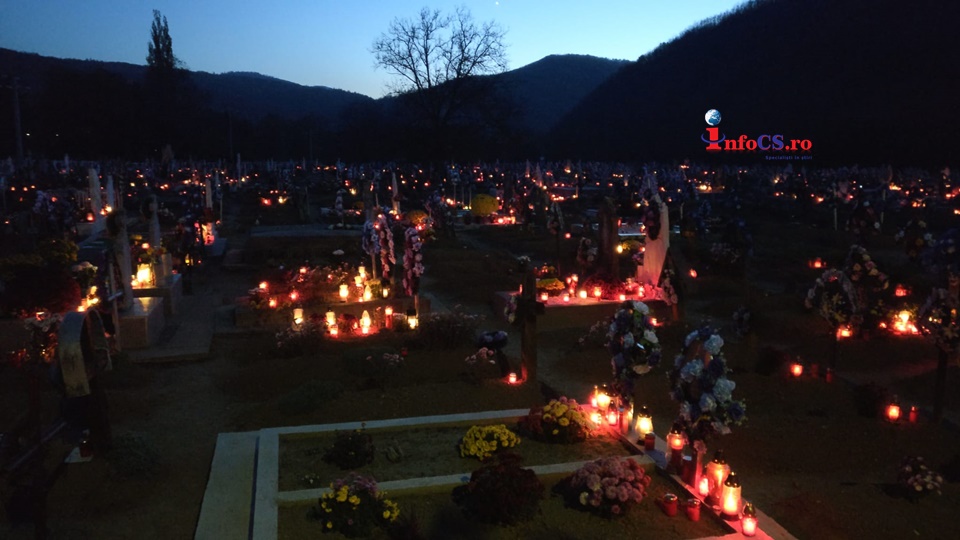 Ziua Morţilor – tradiţia de sute de ani la carașoveni cu cimitirele pline de săteni și mii de luminițe VIDEO