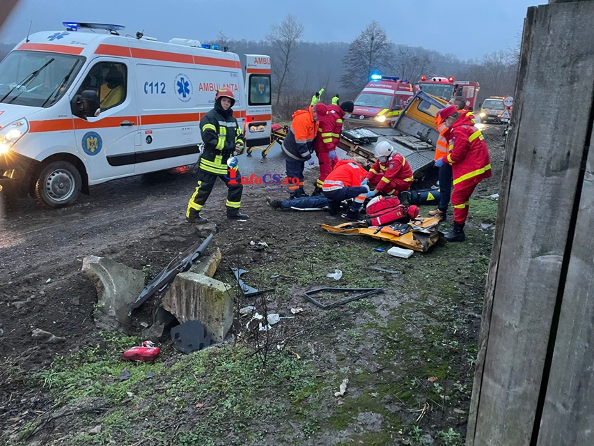 Grav accident de circulație la Ezeriș pe DN58A în această seară – O persoană este resuscitată de către SMURD și medicul de la ambulantă EXCLUSIV