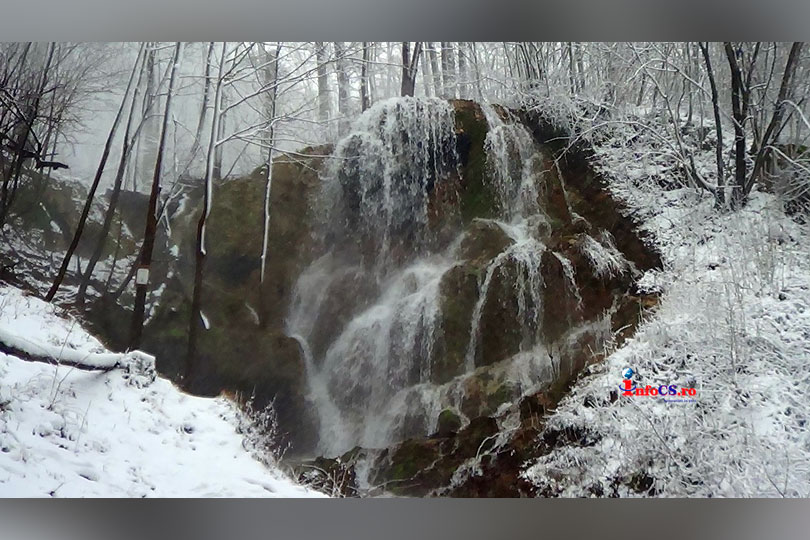 Splendoare în plină iarnă si imagini de vis la Cascadele Burăul Mare și Modăvița VIDEO