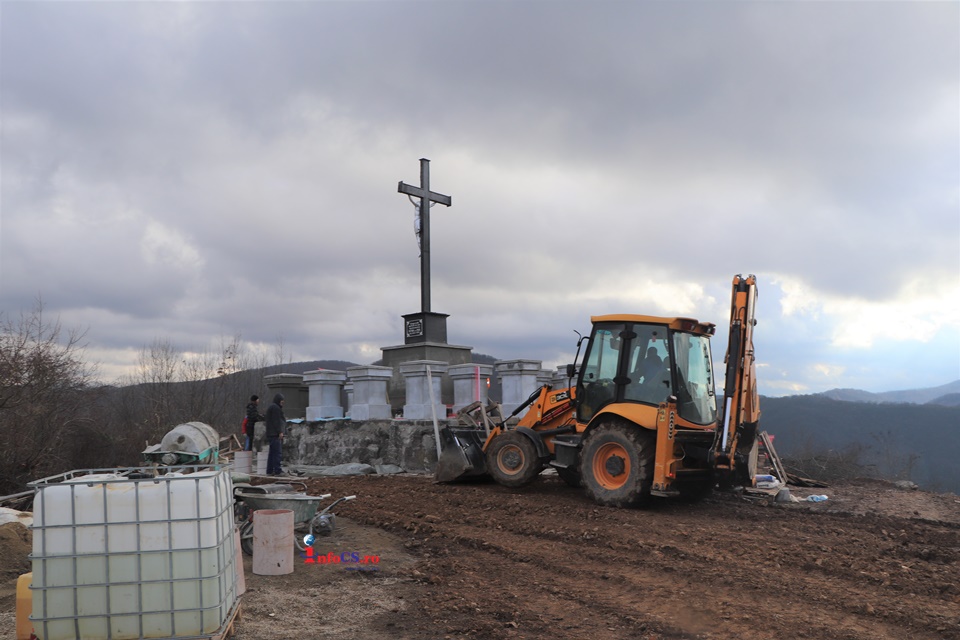 Monumentul-Cruce de pe Dealul Crucii în faza finală de restaurare