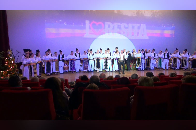 In Banat, de sărbători – Spectacol impresionant oferit reșițenilor de Ansamblul Bârzava  VIDEO