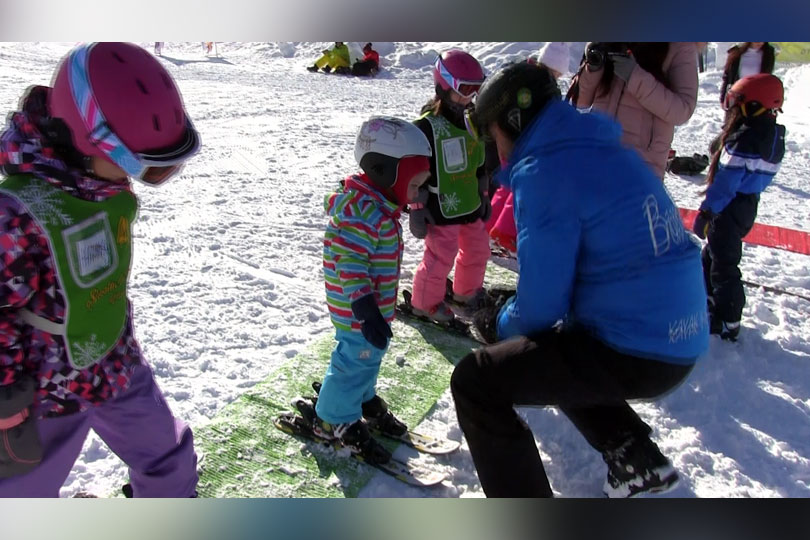 Prietenii Munților au dat din nou adunarea la cabană în tabăra anuală de schi de pe Semenic VIDEO