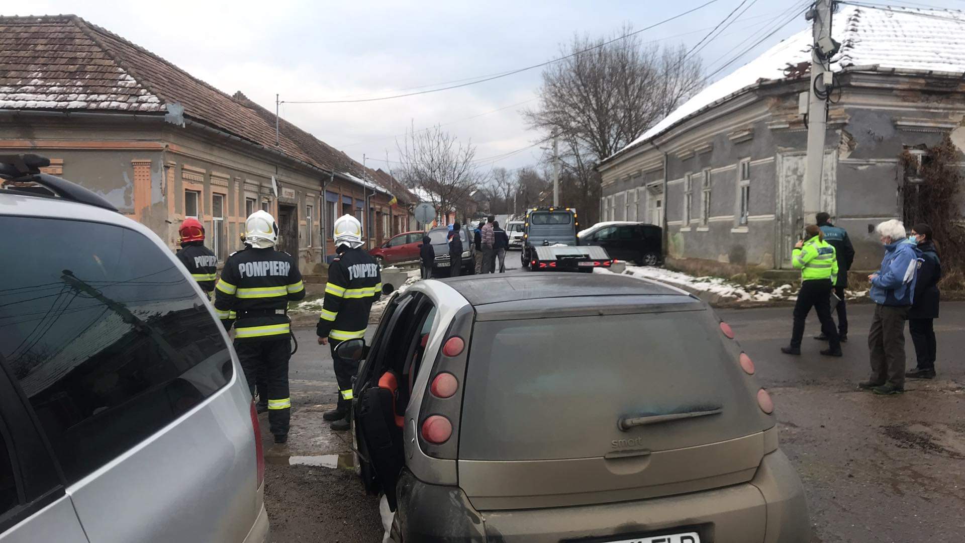 Accident cu doi răniți și o persoană încarcerată la Nicolinț