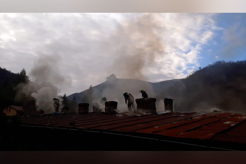 Incendiu la Vila Cazino din Băile Herculane EXCLUSIV VIDEO