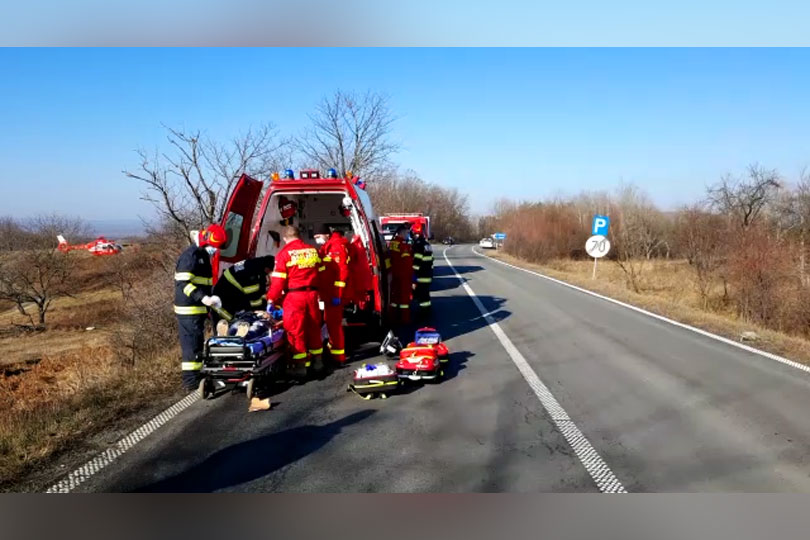 Accident cu persoană decedată și mașina răsturnată pe DN58 la Crucea Roșie VIDEO