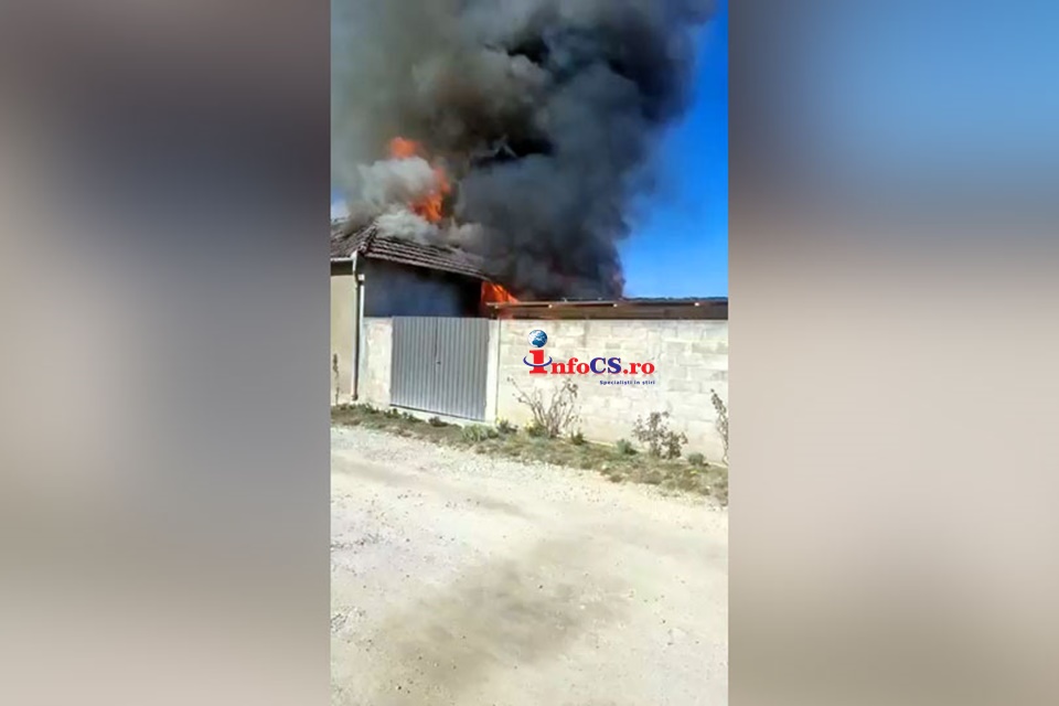Intervenția pompierilor militari a salvat două case la Câlnic VIDEO