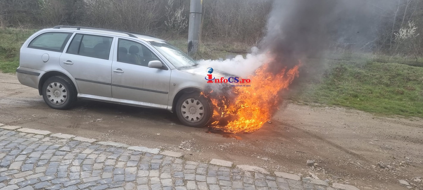 Incendiu de autoturism  la Reşita – O mașină a luat foc parcată pe marginea drumului la Câlnic EXCLUSIV VIDEO
