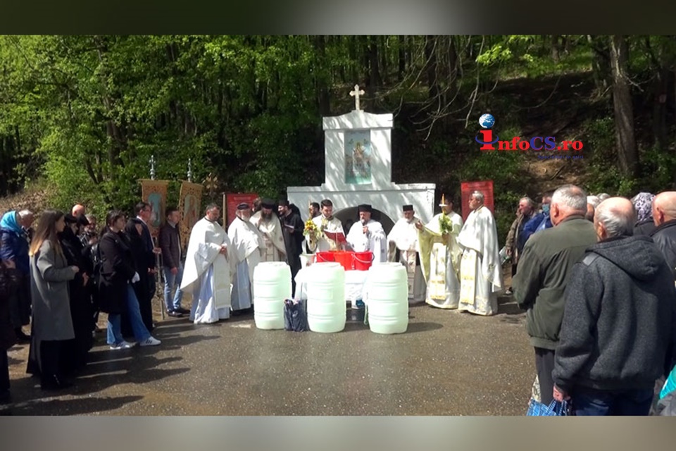 Mare sărbătoare creștineasca în Săptămâna Luminată – Sobor de preoți la Sfințirea apei de Izvorul tămăduirii la Bocșa VIDEO