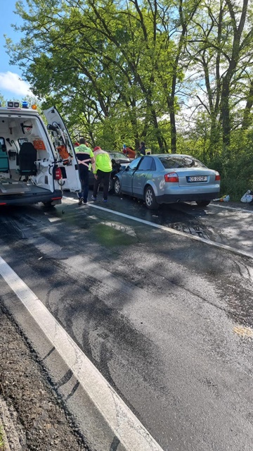 A făcut infarct la volan si a produs un accident pe DN58 Reșița – Caransebeș VIDEO
