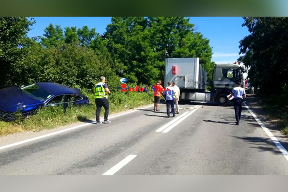 S-au speriat de maşina de poliție și au provocat un accident pe DN58 Reşita – Caransebeş EXCLUSIV VIDEO