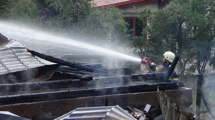 Incendiu cu o victimă la o locuință din localitatea Prigor VIDEO EXCLUSIV