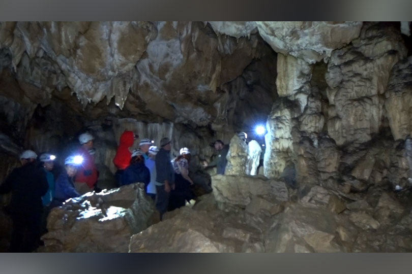 Locul de poveste din inima Munților Aninei – Peștera Comarnic VIDEO