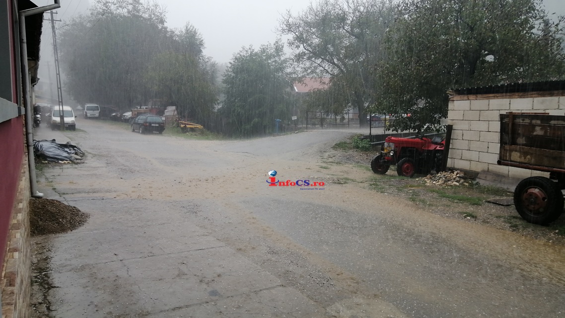 Ploaie torențială cu grindină și vijelie la Lăpușnicu Mare VIDEO