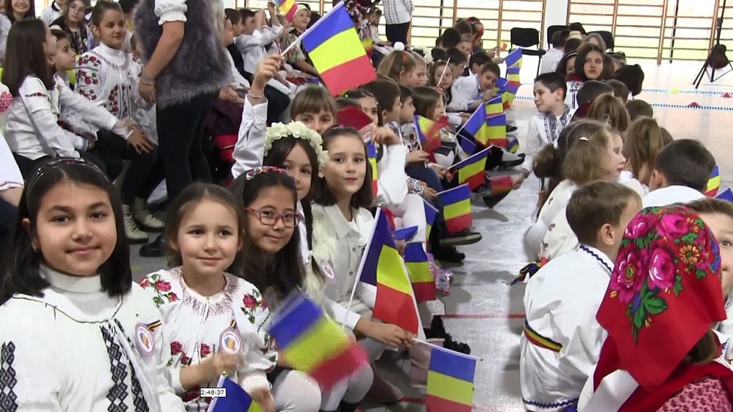 Ziua Națională a României a fost sărbătorită în avans la Colegiul Național Mircea Eliade din Reșița VIDEO