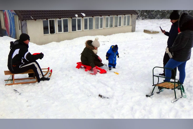 A venit prima zăpadă serioasă peste Munții Banatului – Pe Semenic zăpada are in jur de 20 de cm si ninge VIDEO
