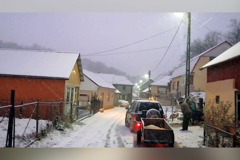 Prima zăpadă la Padina Matei – Zona s-a transformat în una de poveste VIDEO