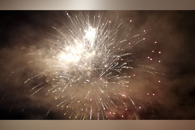 Revelion pe Faleza Dunării din Moldova Nouă. Foc de artificii sincronizat cu muzică VIDEO