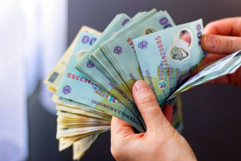 Ce facem cu banii? Cursul euro a scăzut sub 4,92 lei