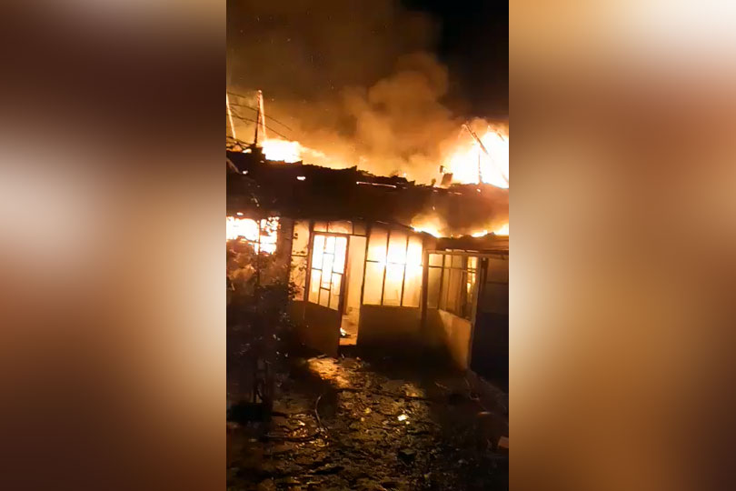 Incendiu devastator la Biniș – O familie cu 4 copii a rămas pe drumuri EXCLUSIV VIDEO