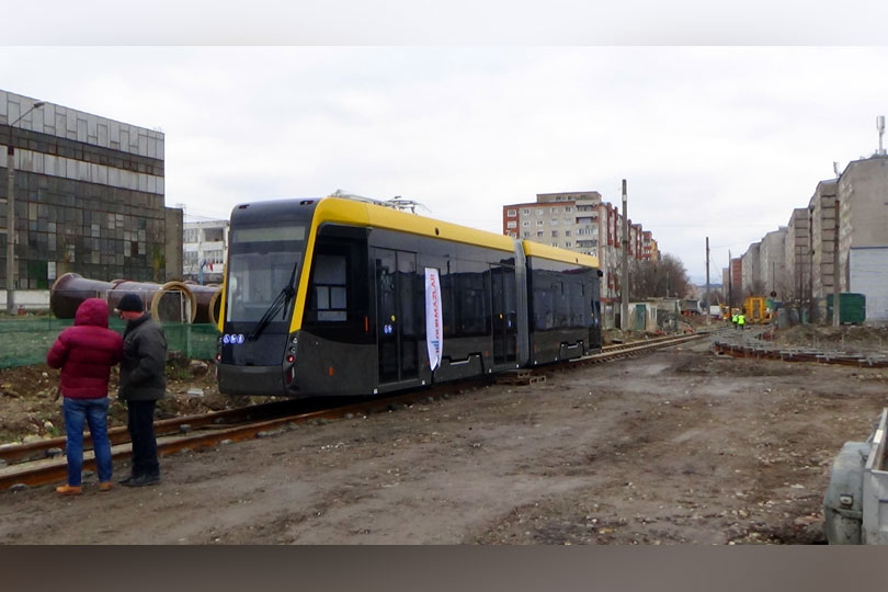 Prima garnitură de tramvai a sosit la Reșița – Încă 12 sunt pe drum VIDEO
