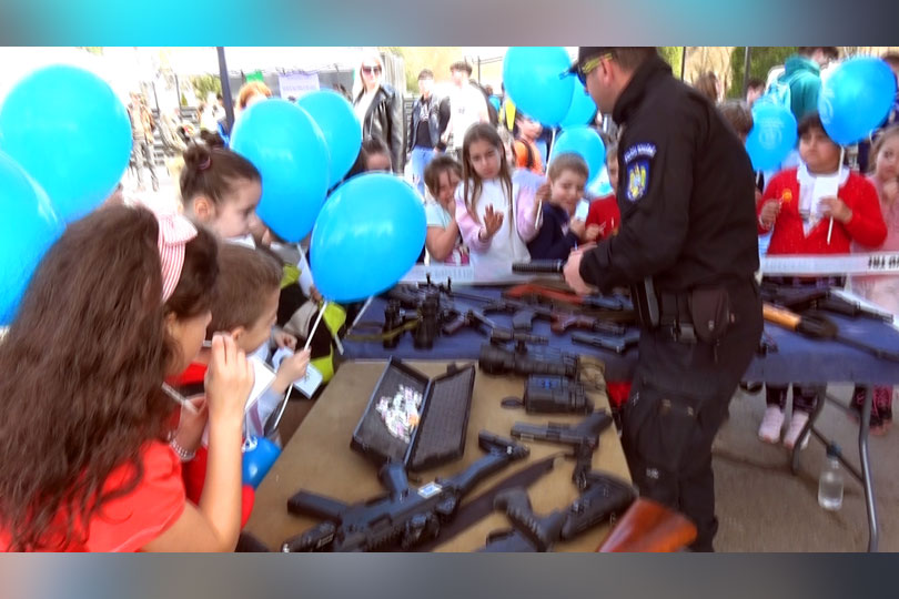 Ziua Poliţiei sărbătorită de poliţişti alături de copii la Reşita VIDEO