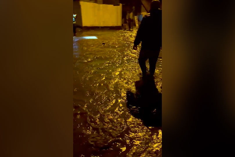 Ploaie torențială cu străzi inundate la Bocșa în Caraș Severin EXCLUSIV VIDEO