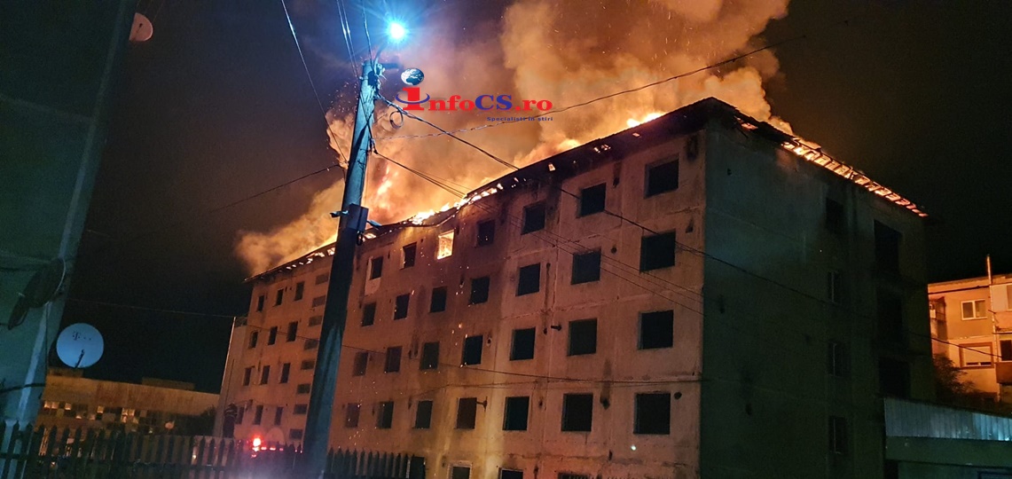 Un bloc de locuințe din Bocșa a fost cuprins de flăcări EXCLUSIV VIDEO