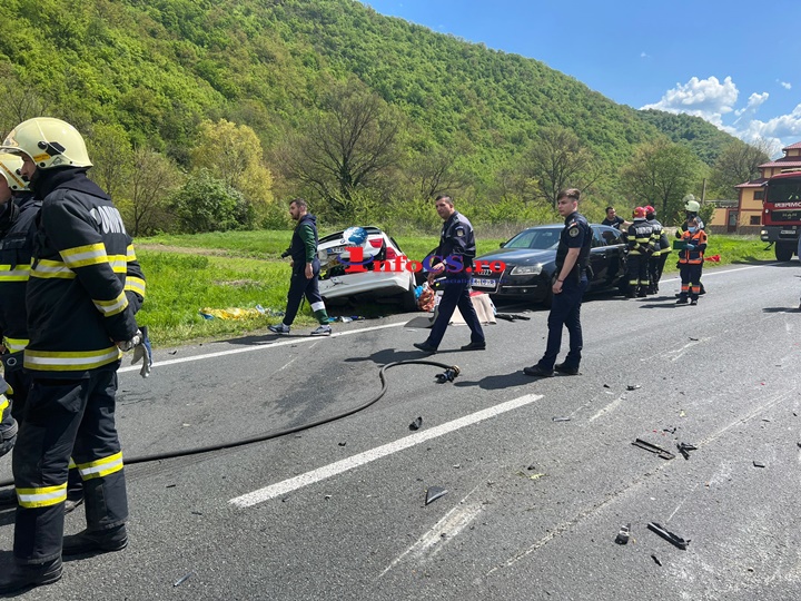 Accident cu un mort și cinci autovehicule pe DN6 lângă Topleț VIDEO