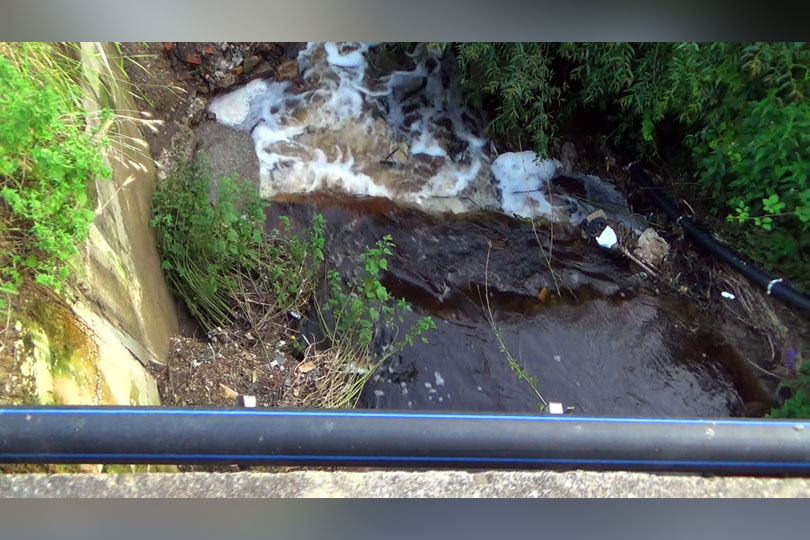 Lupacul lăsat fără apă de băut în urma poluării cu ape murdare de la groapa de gunoi ecologică VIDEO