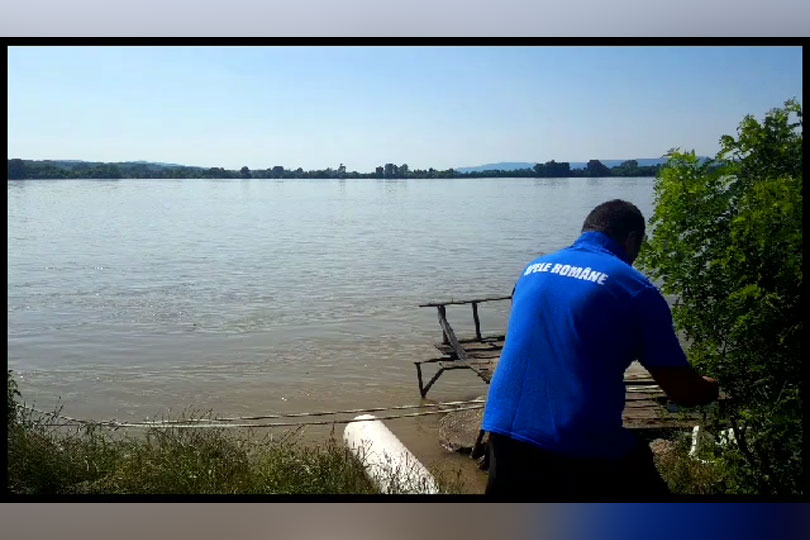 Angajatii de la apele Române monitorizează luciul de apa al Dunării la Baziaș VIDEO