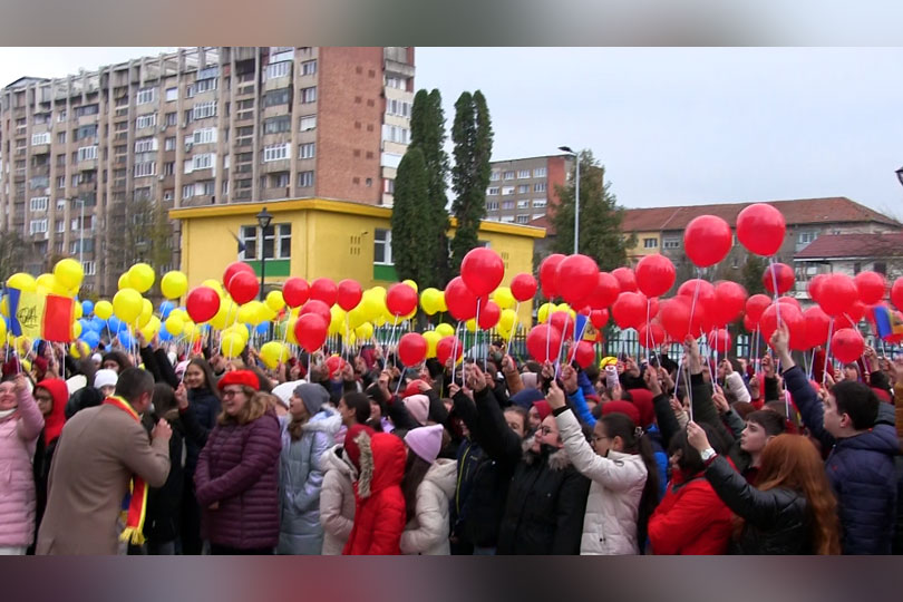 Ziua Națională a României a fost marcată la Școala Gimnazială Numărul 7 din Reșița cu fasole și varză cu ciolan VIDEO