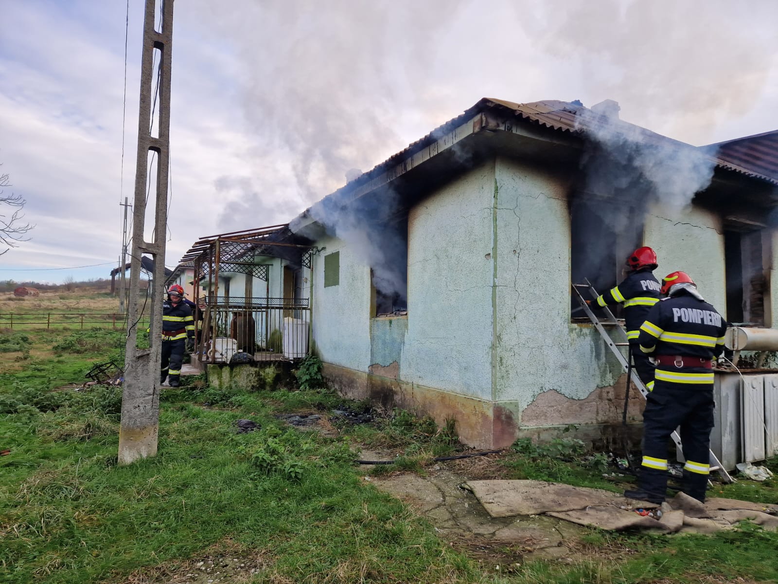 Incendiu la fermă din comuna Ramna