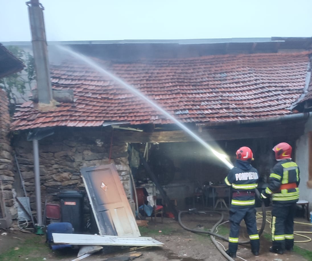Incendiu cu o victimă carbonizată la Bucoșnița