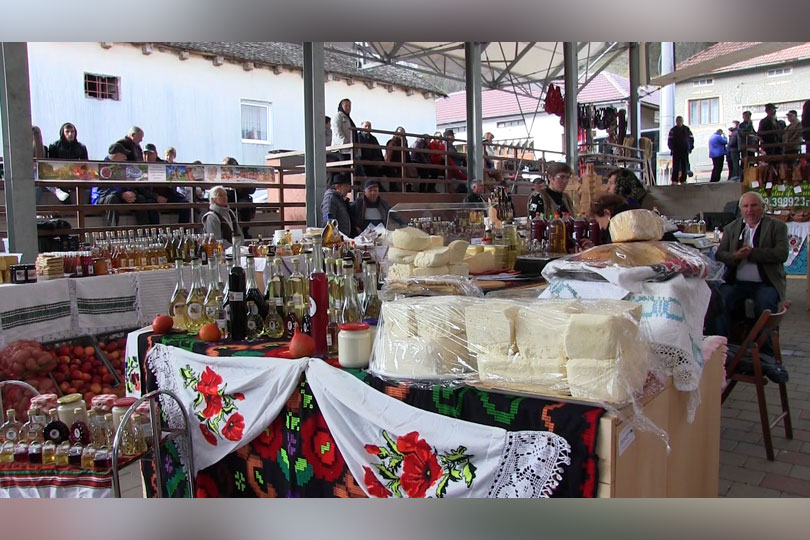 Târgul producătorilor din Cornereva care au atestate produse montane şi tradiţionale VIDEO