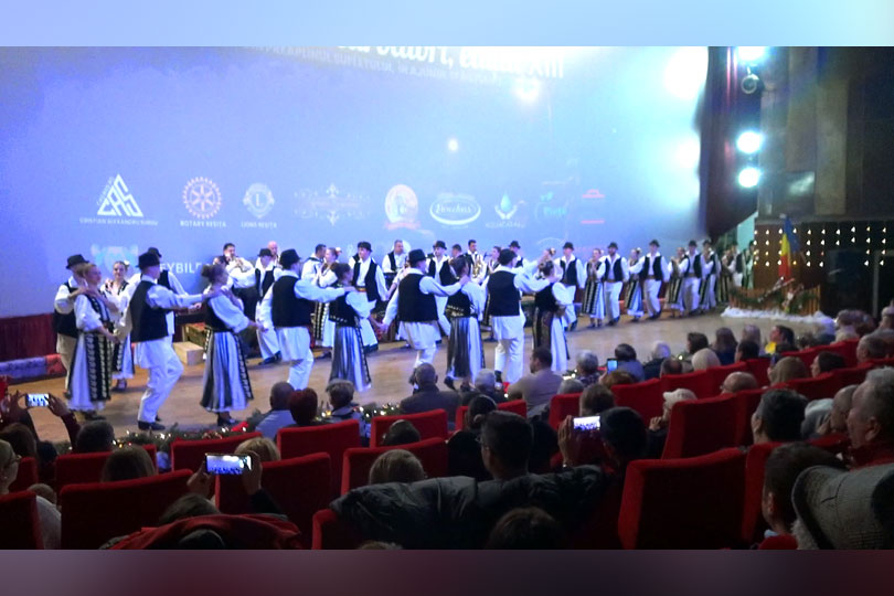 Spectacol folcloric de excepție – Ansamblul Bârzava În Banat de sărbători 2023 VIDEO